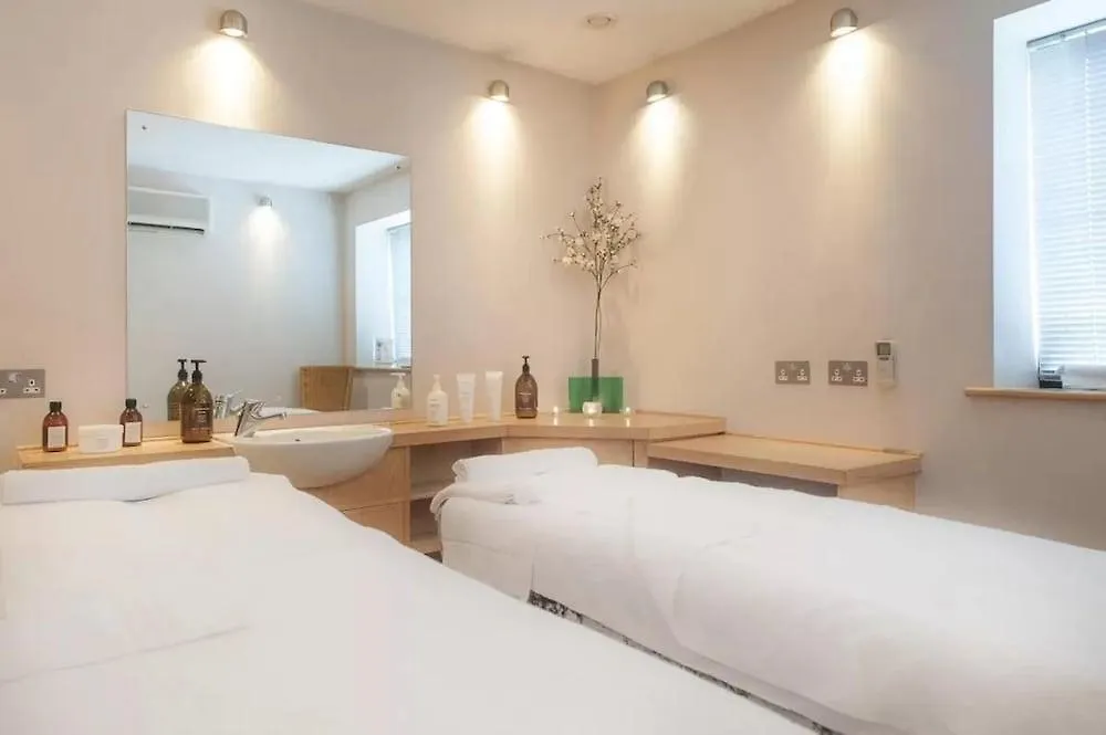 Woodbury Park Hotel 4*,